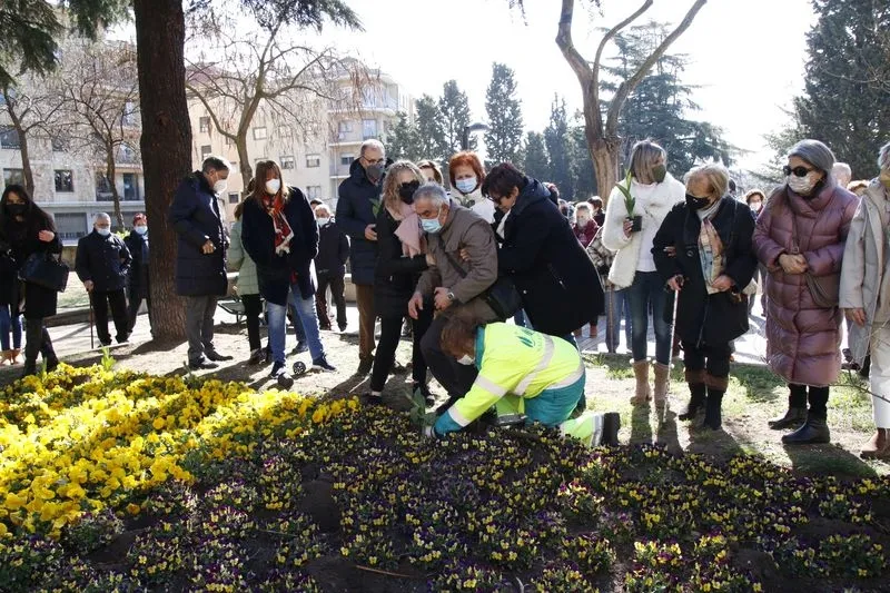 Plantación de tulipanes en el Campo de San Francisco. Foto de David Sañudo