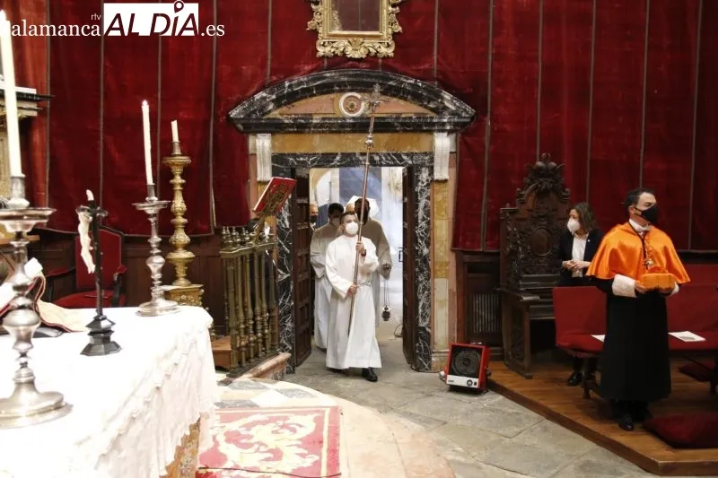 La USAL celebra misa de la Cena del Señor en latín | Fotos: David Sañudo