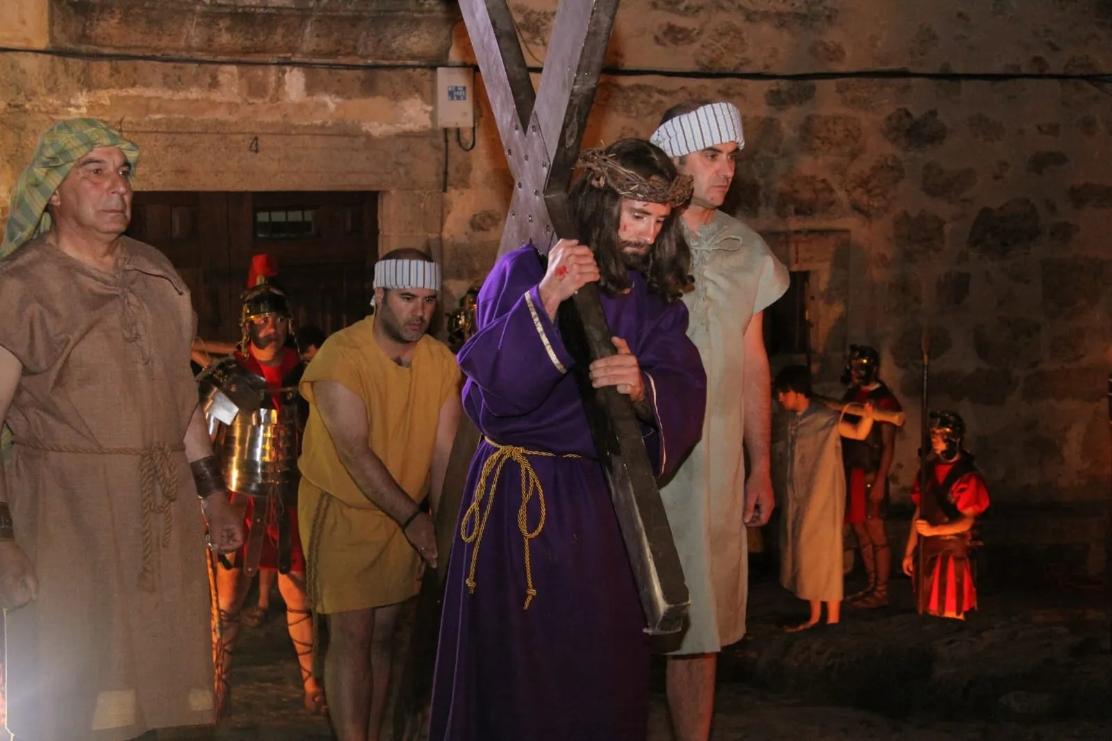 Foto 3 - El Viacrucis viviente pondr&aacute; lustre a la noche del Viernes Santo