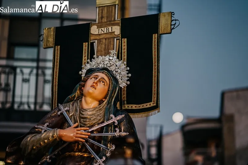 Procesión del Santo Entierro en Alba de Tormes. FOTOS: Rubén Vicente