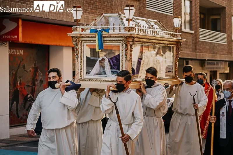 Procesión del Santo Entierro en Alba de Tormes. FOTOS: Rubén Vicente