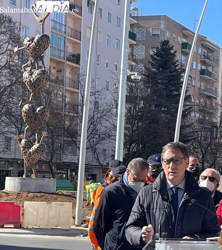 Escultura de la nueva Glorieta del Voluntariado
