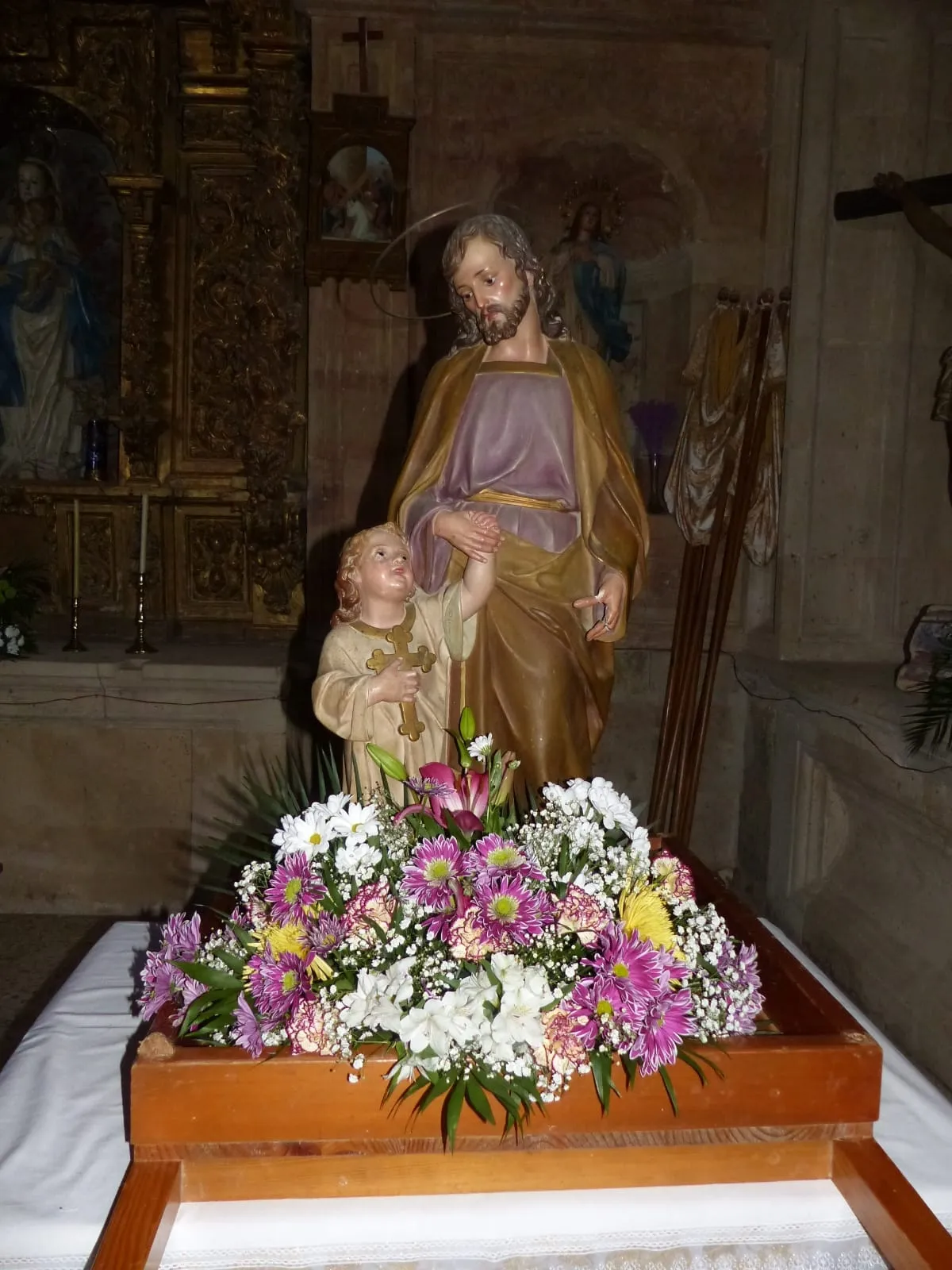 Villoria procesionaba a San José Obrero y celebraba un mercadillo solidario en favor de Acción Verapaz