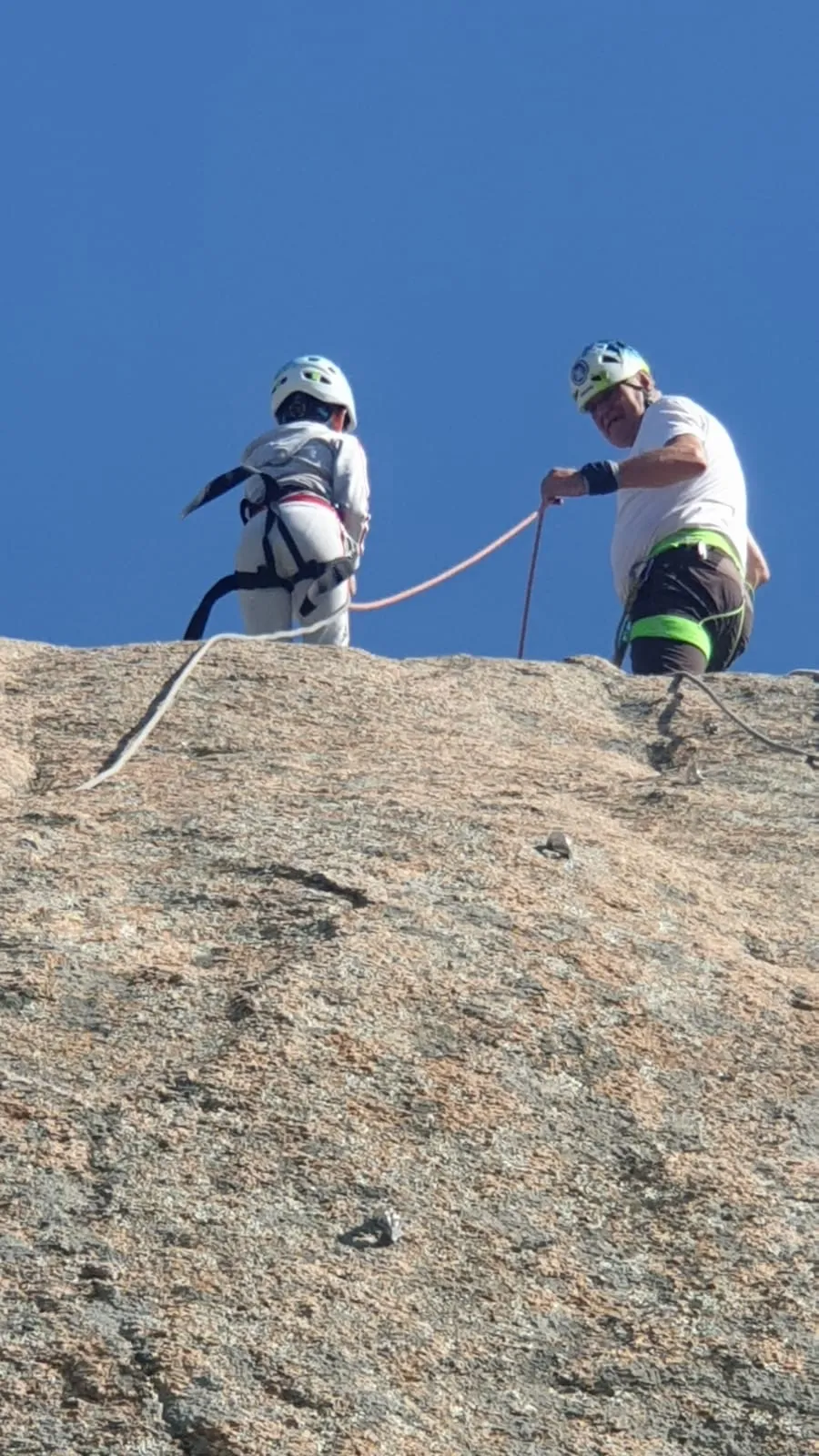 La escuela de escalada de Peñaranda ha visitado Juzbado