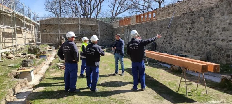 Foto 2 - La ermita de San Marcos de Cepeda recibe una nueva cubierta gracias a una acci&oacute;n formativa de empleo