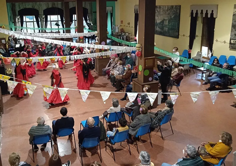 Foto 3 - Los aires sevillanos de la Feria de Abril vieron el Casino Obrero