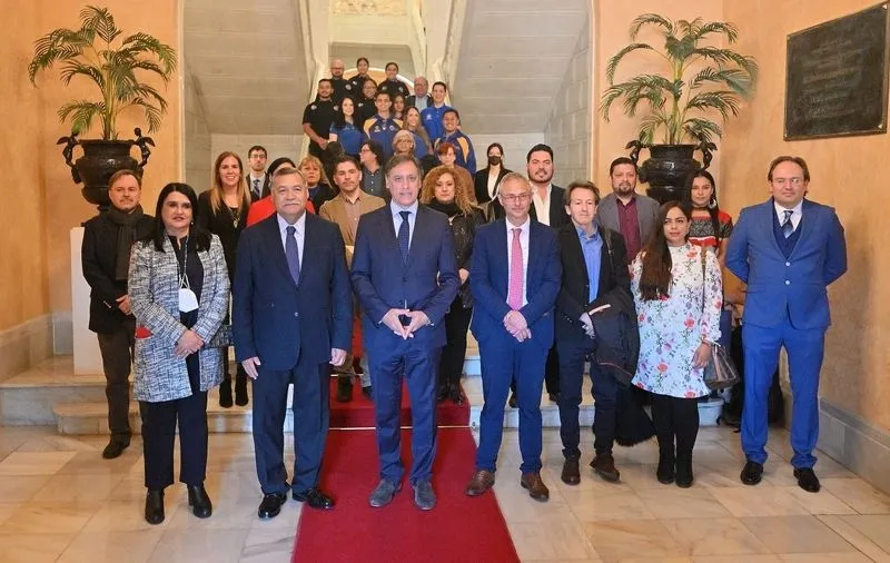 Recepción en el Ayuntamiento de Salamanca de la delegación de la Universidad de Nuevo León