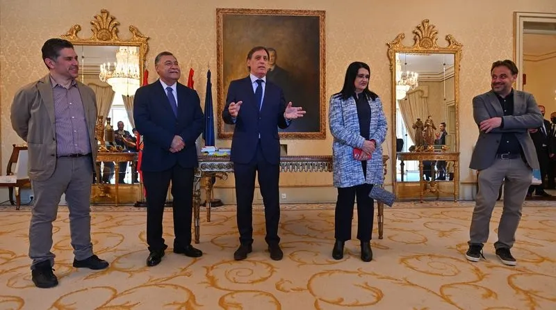 Recepción en el Ayuntamiento de Salamanca de la delegación de la Universidad de Nuevo León