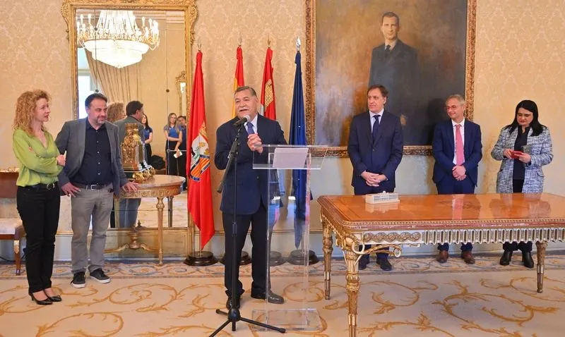 Recepción en el Ayuntamiento de Salamanca de la delegación de la Universidad de Nuevo León
