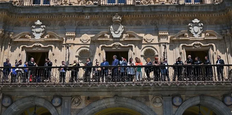 Recepción en el Ayuntamiento de Salamanca de la delegación de la Universidad de Nuevo León