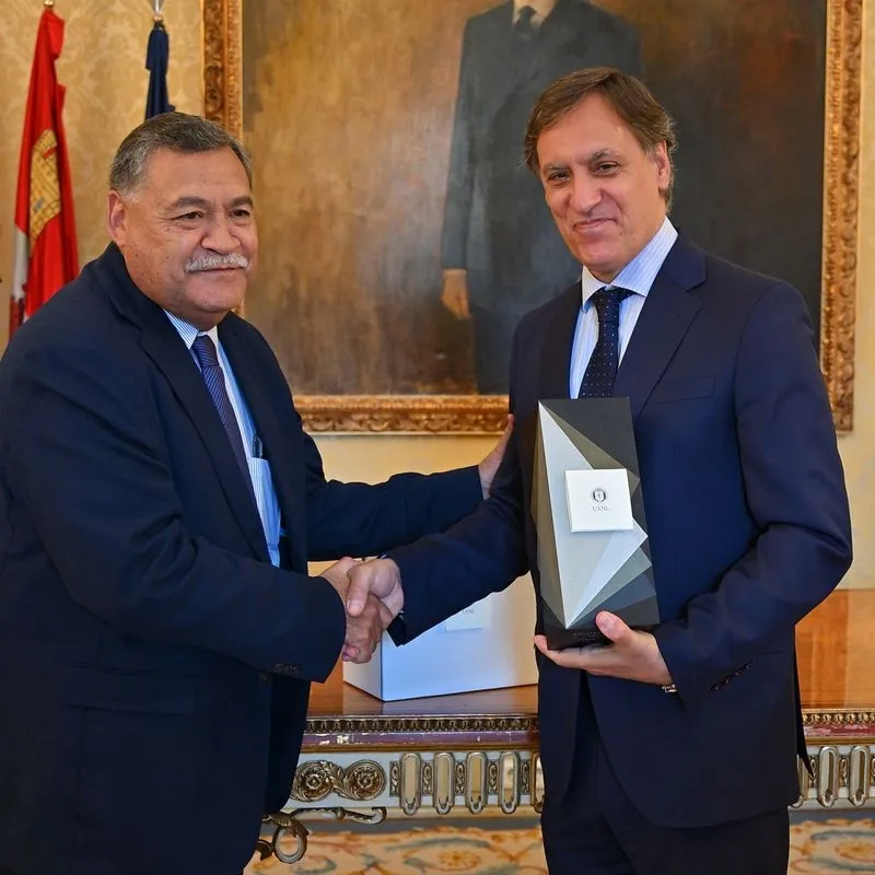 Recepción en el Ayuntamiento de Salamanca de la delegación de la Universidad de Nuevo León