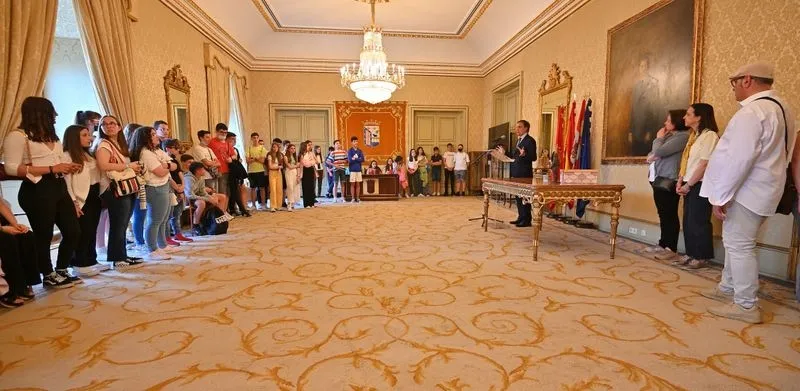 Foto 3 - Recepci&oacute;n en el Ayuntamiento a escolares de Zalamea de la Serena 