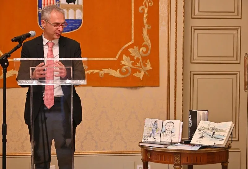 Presentación en el Ayuntamiento del Cuaderno “Mientras dure la guerra”, realizado por Miguel Elías durante el rodaje de la película de Alejandro Amenábar, que tuvo lugar en nuestra ciudad en 2018