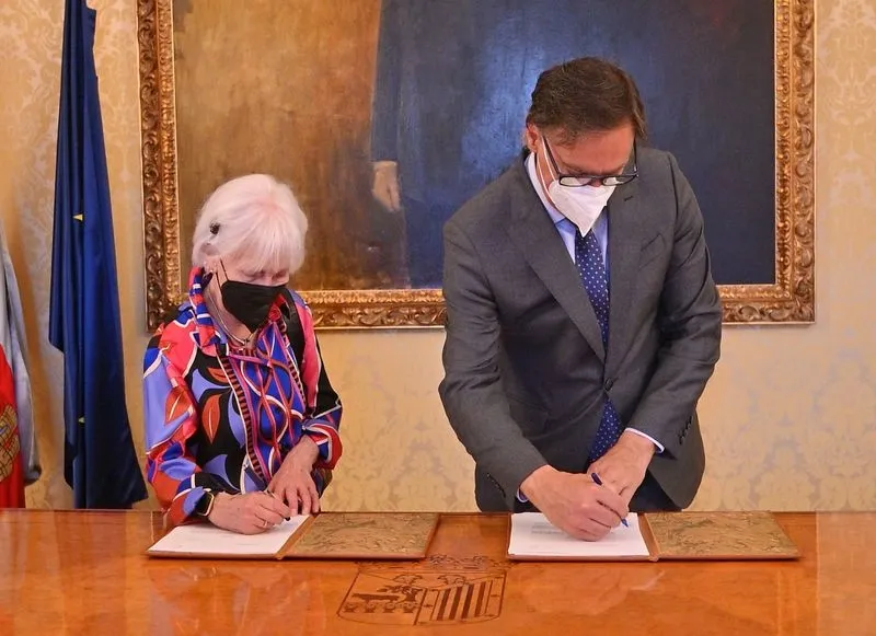 Presentación en el Ayuntamiento de Salamanca de esta nueva donación para el Museo Casa Lis