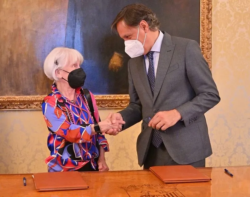 Presentación en el Ayuntamiento de Salamanca de esta nueva donación para el Museo Casa Lis