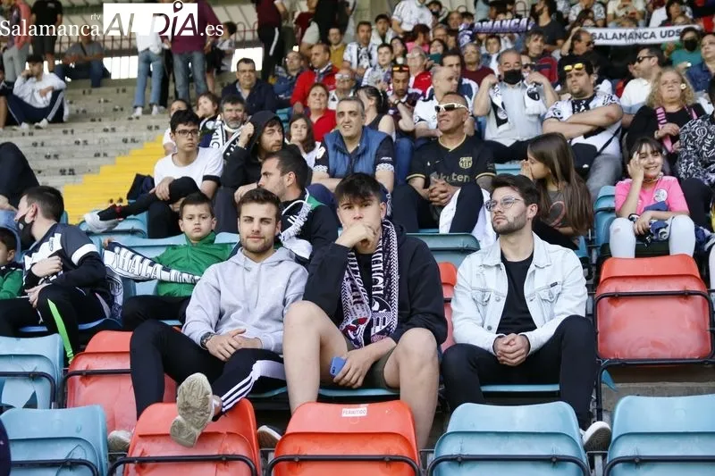 Galería de público durante el Salamanca UDS - Cristo Atlético / Fotos: David Sañudo