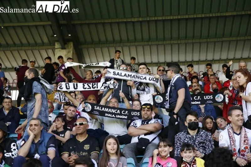 Galería de público durante el Salamanca UDS - Cristo Atlético / Fotos: David Sañudo