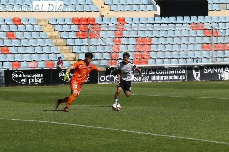 Foto 13 - El Salamanca UDS se deja el alma con el Cristo y sigue vivo en la pelea por la salvaci&oacute;n (0-0)