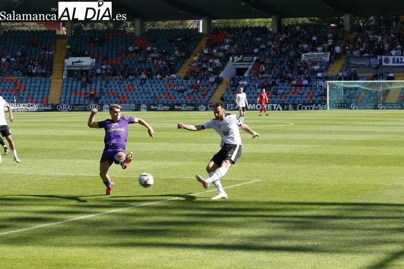 Foto 9 - El Salamanca UDS se deja el alma con el Cristo y sigue vivo en la pelea por la salvaci&oacute;n (0-0)