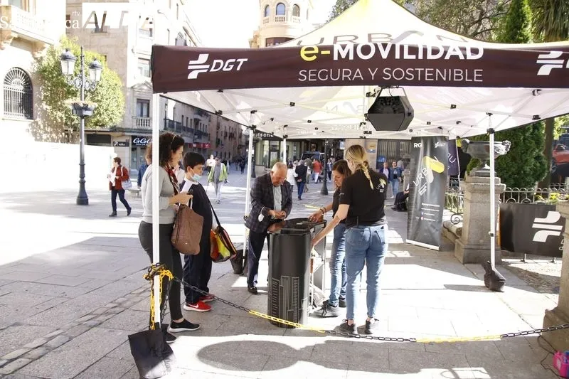 El programa URBAN 'e-Movilidad Segura y Sostenible', en el que se puede participar estos días en la Plaza de los Bandos