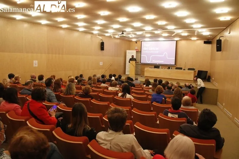 Conferencia del 'Tour del Cáncer', este jueves en Salamanca. Fotos: David Sañudo