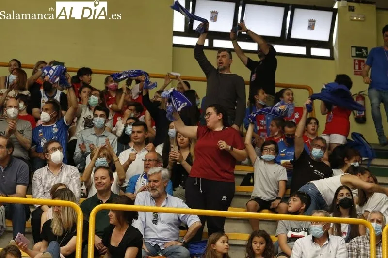 Galería de público del primer punto de la final entre el Avenida y el Valencia / Fotos: David Sañudo