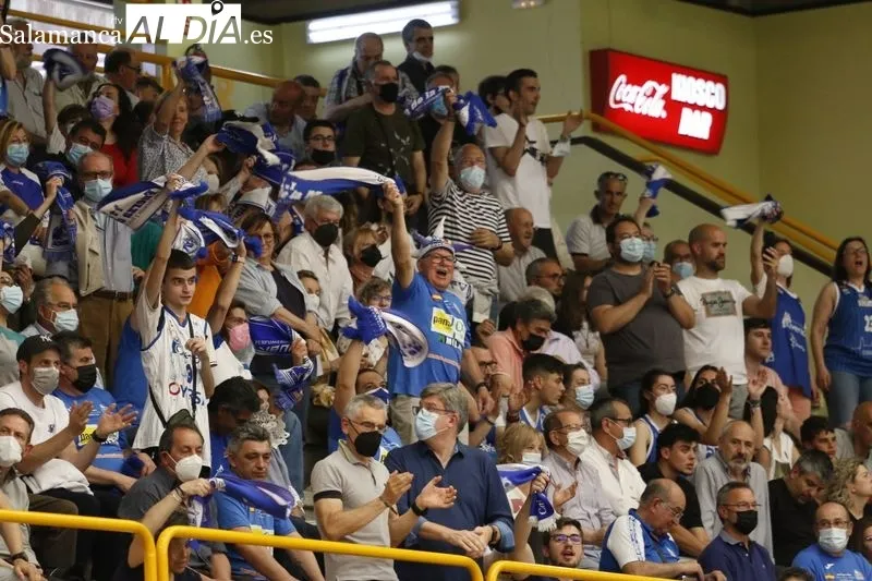 Galería de público del primer punto de la final entre el Avenida y el Valencia / Fotos: David Sañudo