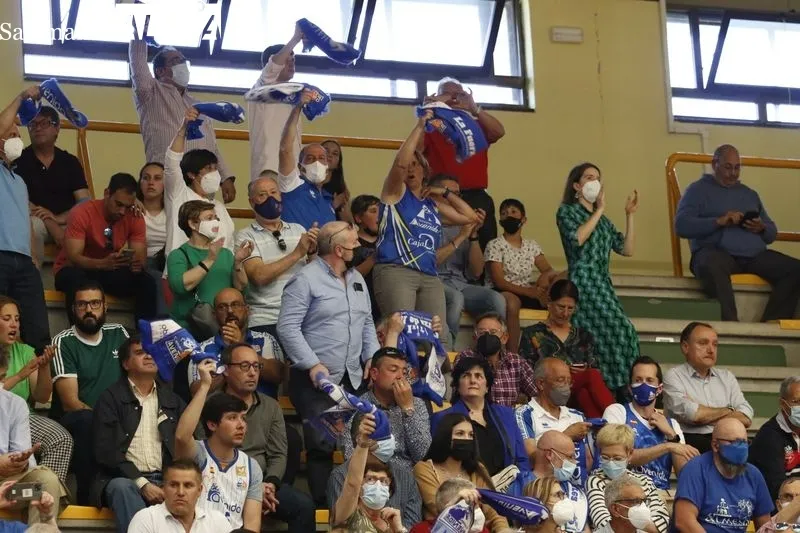 Galería de público del primer punto de la final entre el Avenida y el Valencia / Fotos: David Sañudo