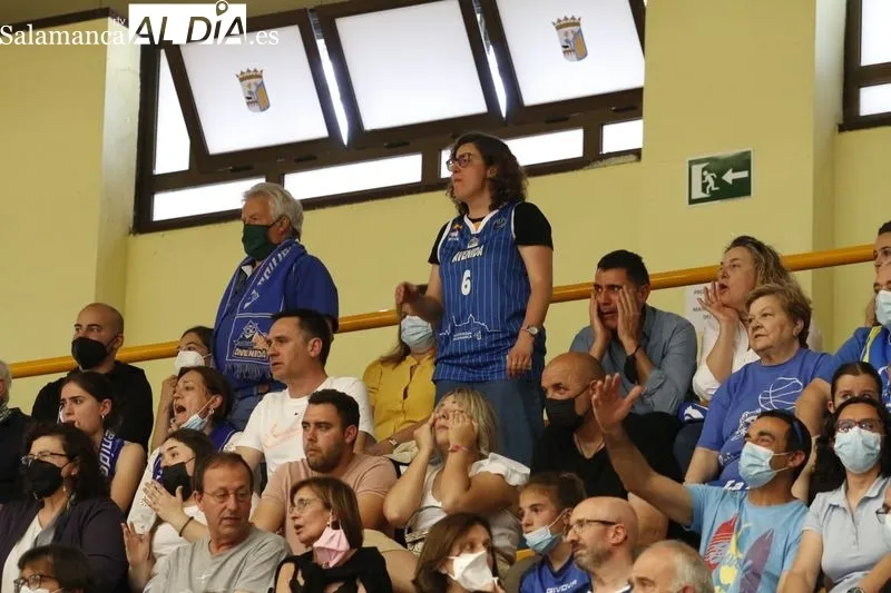 Galería de público del primer punto de la final entre el Avenida y el Valencia / Fotos: David Sañudo