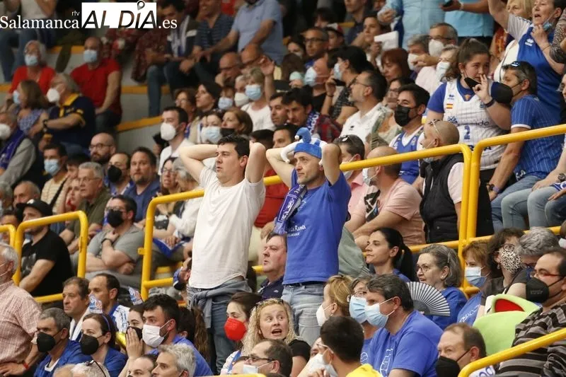 Galería de público del primer punto de la final entre el Avenida y el Valencia / Fotos: David Sañudo