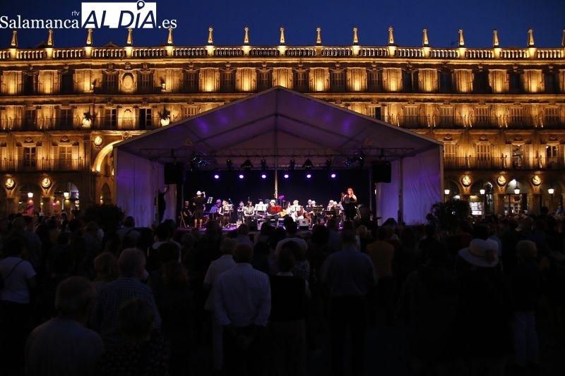 Concierto de la Escuela de Música y Danza de Salamanca en la Plaza Mayor