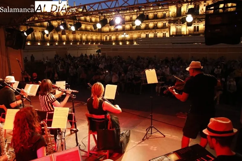 Concierto de la Escuela de Música y Danza de Salamanca en la Plaza Mayor