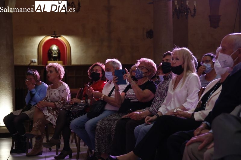 Concierto del grupo musical Vinilo en el Casino de Salamanca