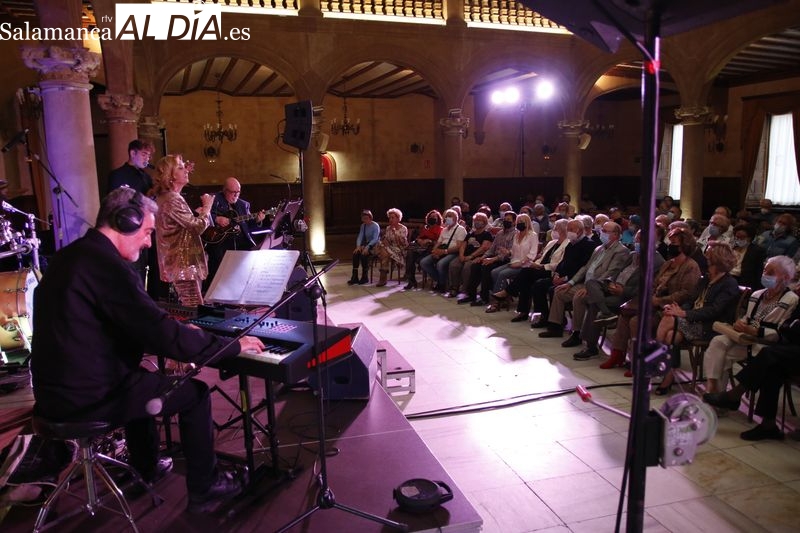 Concierto del grupo musical Vinilo en el Casino de Salamanca