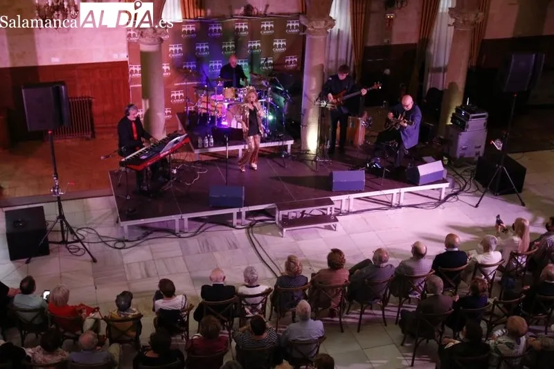 Concierto del grupo musical Vinilo en el Casino de Salamanca