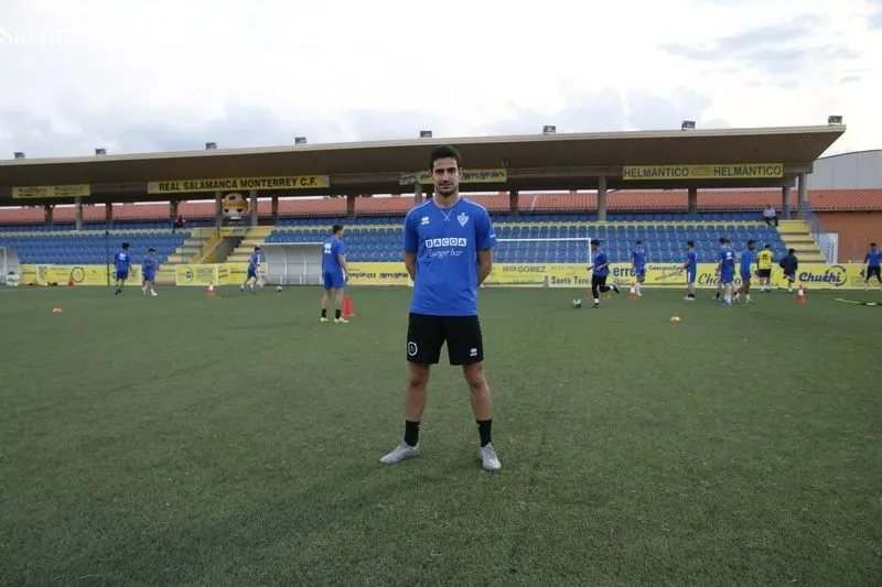 David Gallego, durante una sesión con el decano del fútbol salmantino, en el Reina Sofía / Fotos: David Sañudo