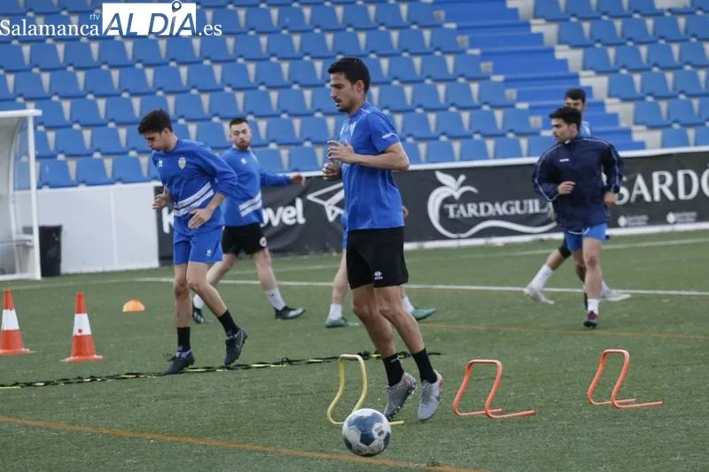 David Gallego, durante una sesión con el decano del fútbol salmantino, en el Reina Sofía / Fotos: David Sañudo
