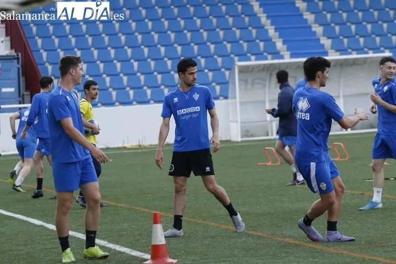 David Gallego, durante una sesión con el decano del fútbol salmantino, en el Reina Sofía / Fotos: David Sañudo