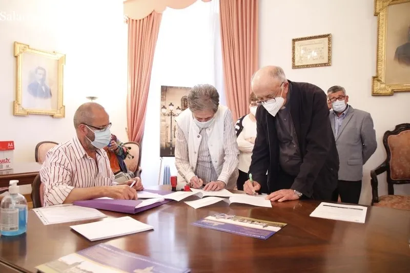 Firma de los convenios en la Fundación Rodríguez Fabrés 