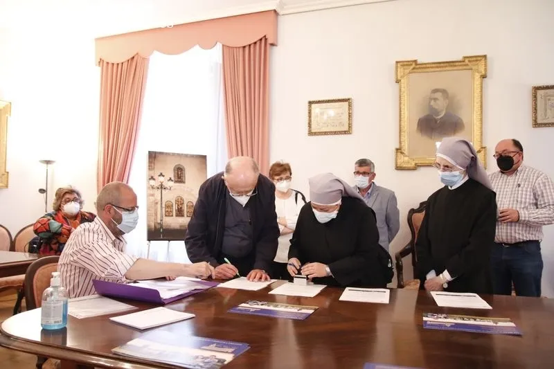 Firma de los convenios en la Fundación Rodríguez Fabrés 
