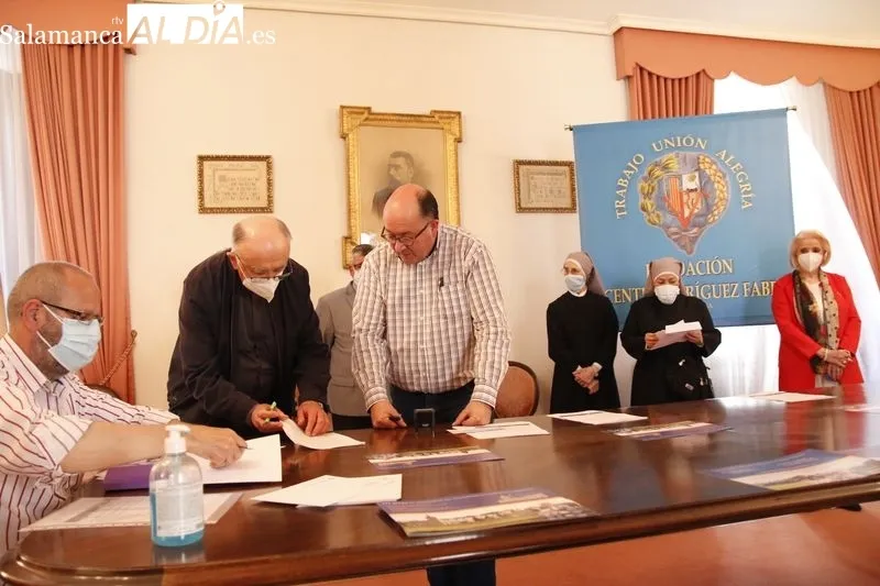 Firma de los convenios en la Fundación Rodríguez Fabrés 