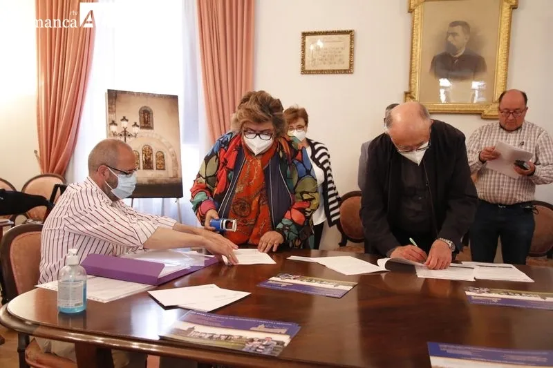 Firma de los convenios en la Fundación Rodríguez Fabrés 