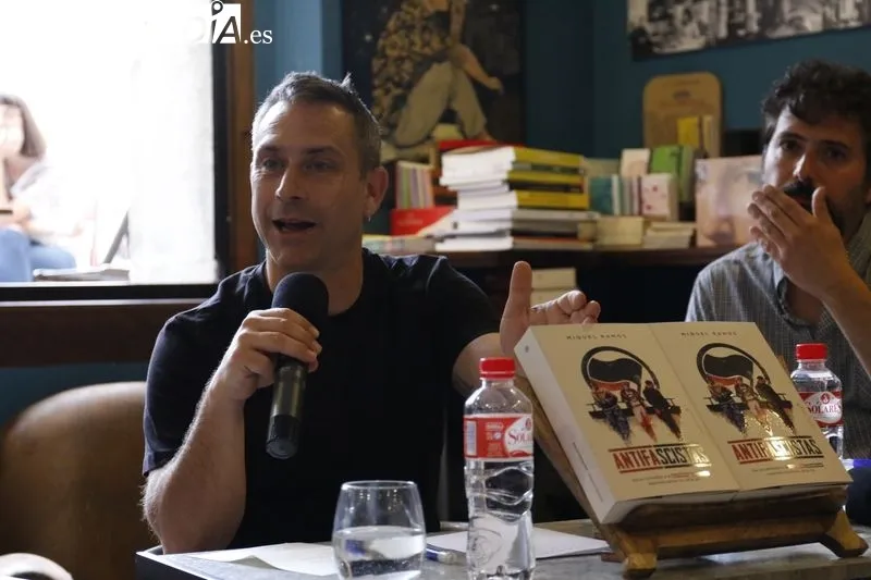 Presentación de libro 'Antifascistas', de Miquel Ramos, en la Librería Letras Corsarias