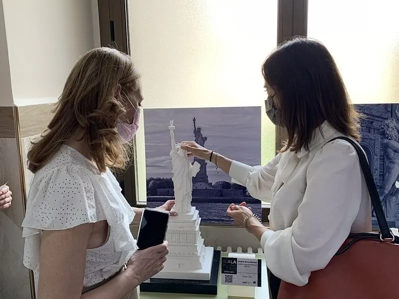 Exposición 'Asómbrate en 3D', en el Colegio Esclavas de Salamanca