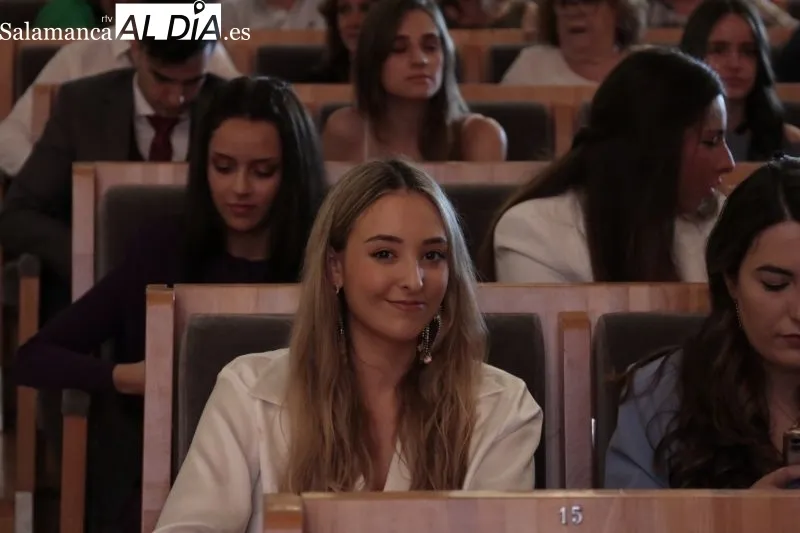 Foto 5 - Los estudiantes de Derecho de la USAL celebran su graduaci&oacute;n por todo lo alto