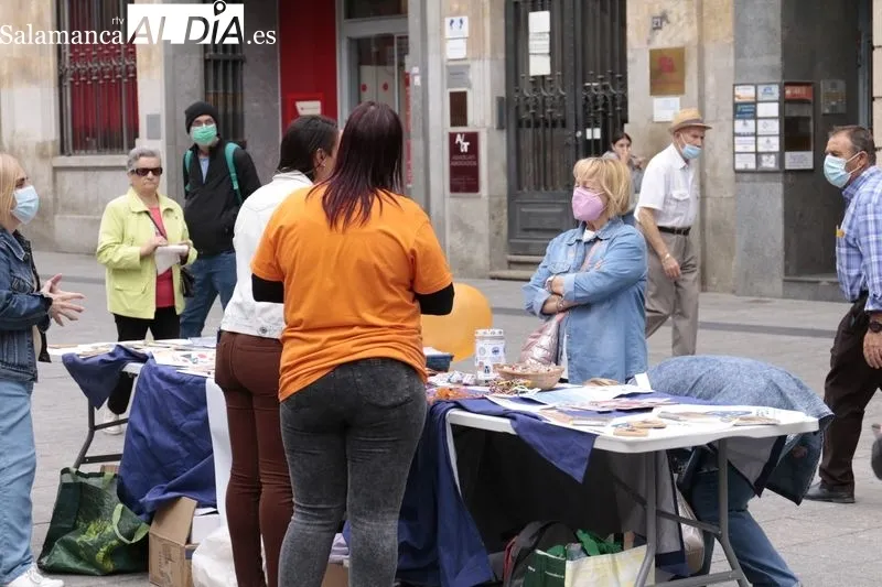 Mesa informativa en la Plaza del Liceo con motivo del Día Mundial | Fotos: David Sañudo