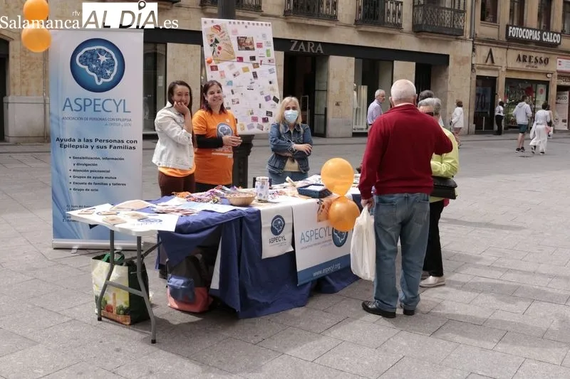 Mesa informativa en la Plaza del Liceo con motivo del Día Mundial | Fotos: David Sañudo