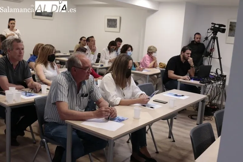 Mesa redonda en la sede de ANPE Salamanca