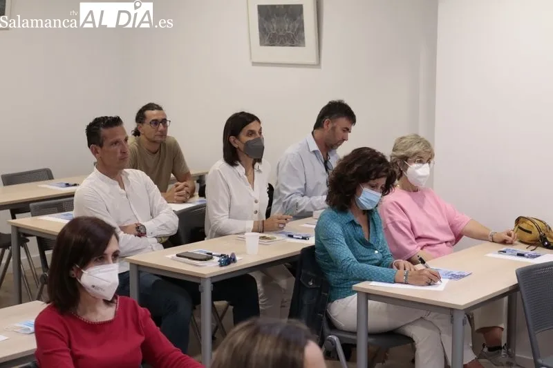 Mesa redonda en la sede de ANPE Salamanca