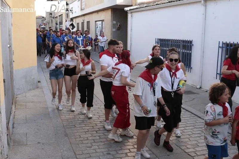 El pasacalles de las peñas y el pregón, protagonistas este viernes en las fiestas de Villamayor